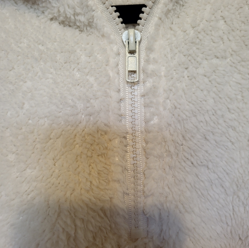 HYFVE Cozy White oversized Fleece crop sherpa hoodie, 1/2 zipper. mall - Picture 6 of 15
